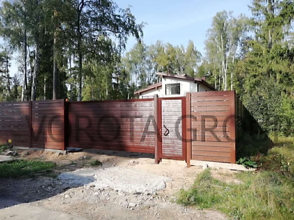 Откатные ворота с калиткой из сэндвич панелей Откатные ворота с калиткой из сэндвич панелей